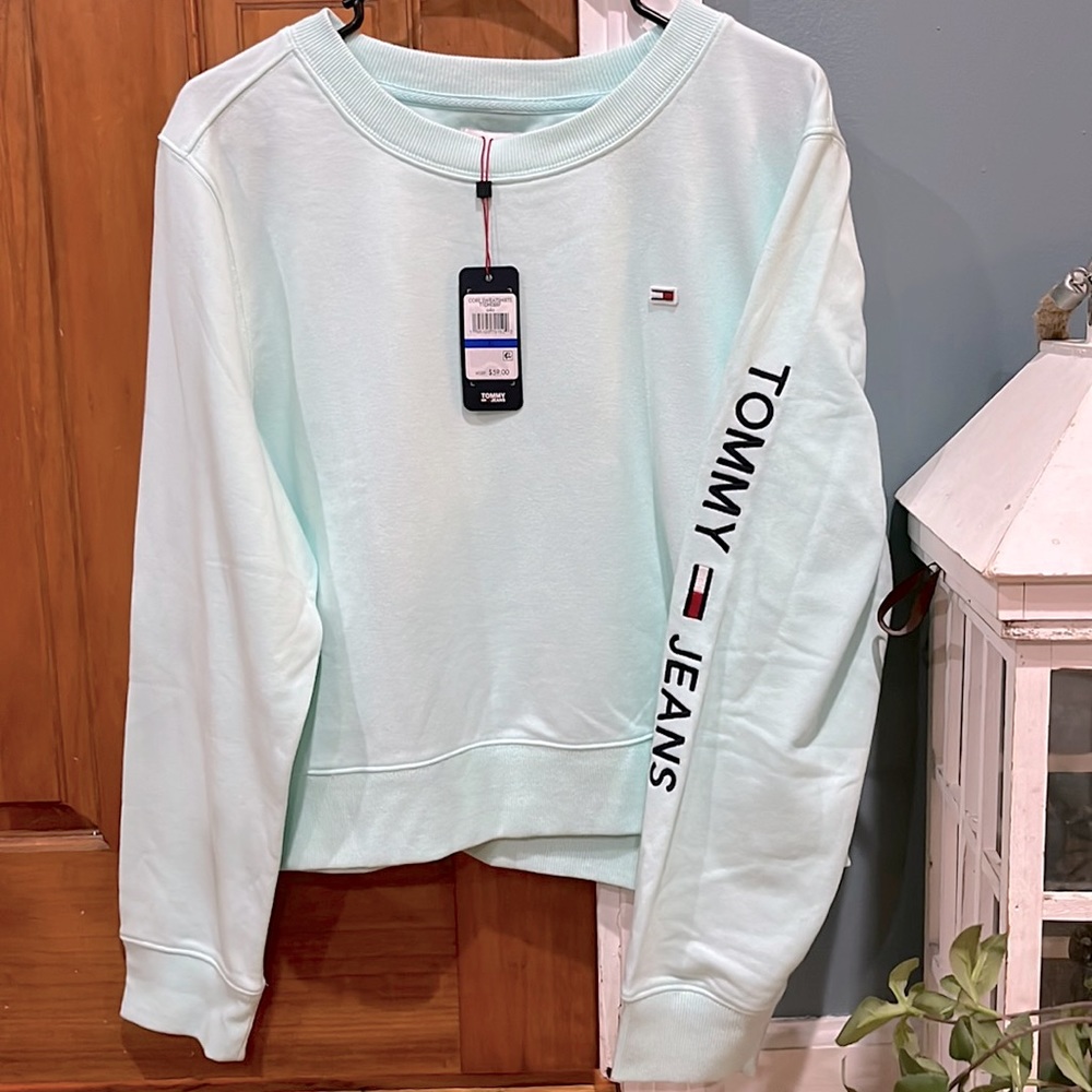Tommy Hilfiger crop sweatshirt size XL . New with Tag on